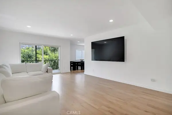 1015 N Michillinda #302, Pasadena, CA 91107