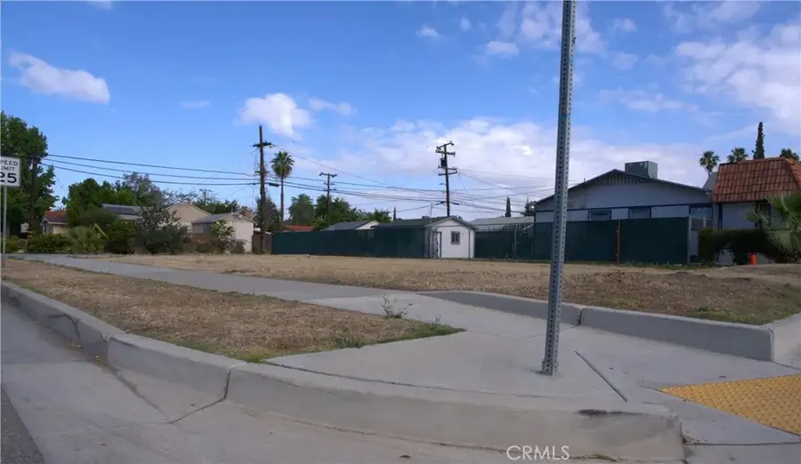 231 H Street, Bakersfield, CA 93304 - #2