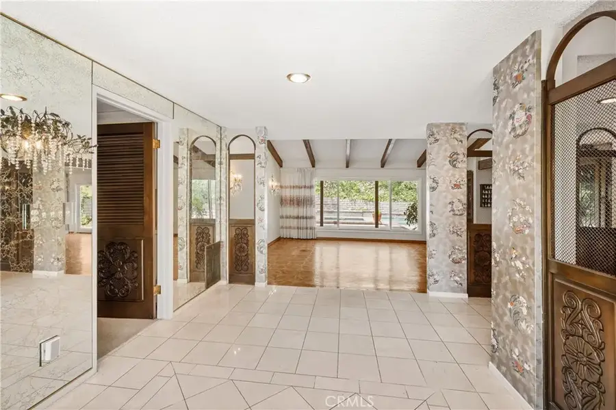 4011 Ellenita Avenue, Tarzana, CA 91356 - #2