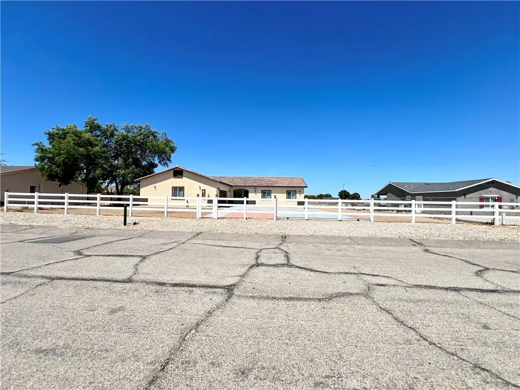 40719 171th Street, Lake Los Angeles, CA 93535 - #1