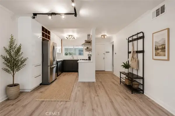 5550 Owensmouth #104, Woodland Hills, CA 91367