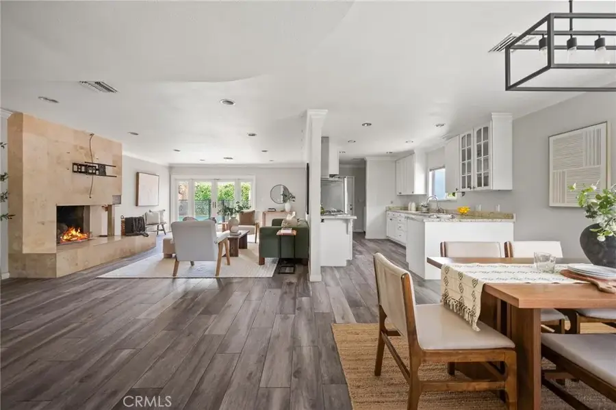7027 Gloria Avenue, Lake Balboa, CA 91406 - #2