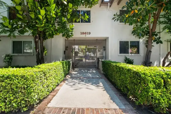 18619 Collins #F30, Tarzana, CA 91356
