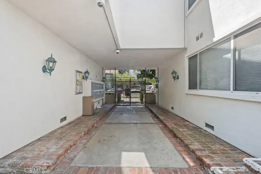 18619 Collins #F30, Tarzana, CA 91356 - #3