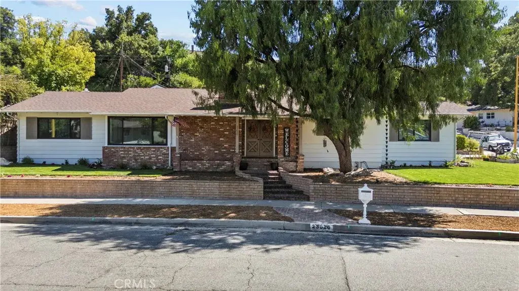 23626 Neargate, Newhall, CA 91321 - #1