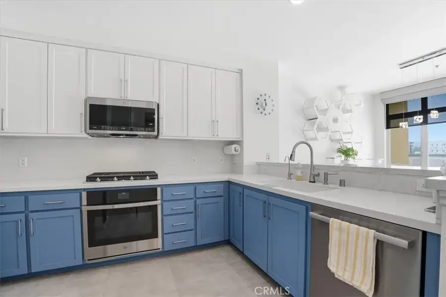 21301 Erwin Street #545, Woodland Hills, CA 91367 - #2