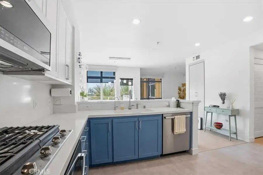 21301 Erwin Street #545, Woodland Hills, CA 91367 - #3