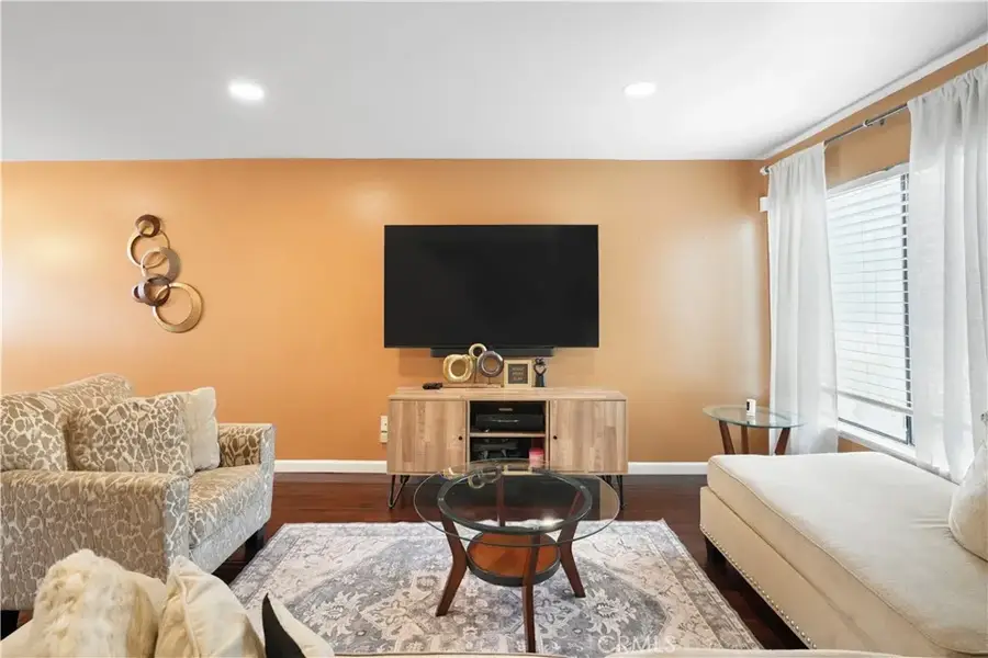 11401 Berendo Avenue #6, Los Angeles, CA 90044 - #2