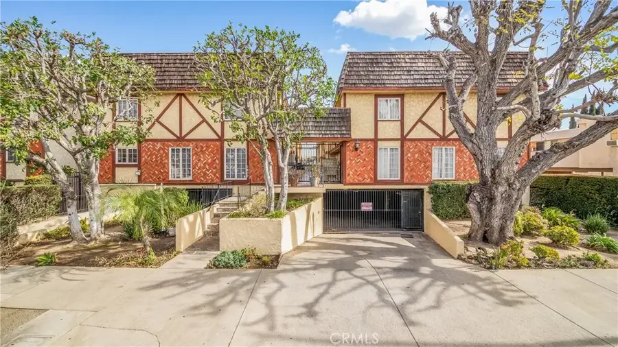 7422 Hazeltine, Van Nuys, CA 91405 - #3
