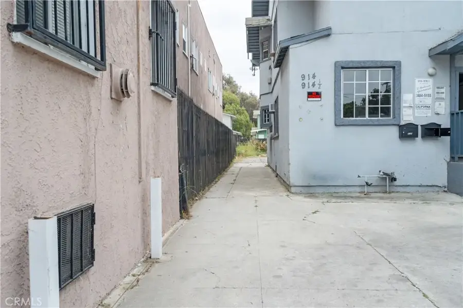 914 W 41st Street, Los Angeles, CA 90037 - #3