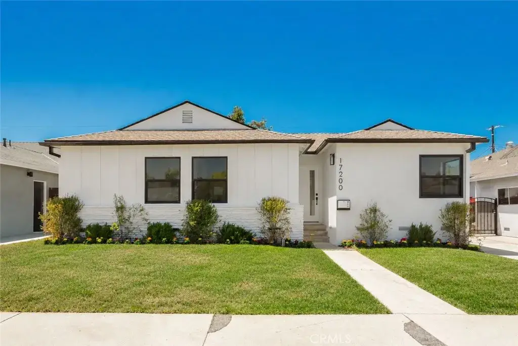 17200 Lanark Street, Lake Balboa, CA 91406 - #1