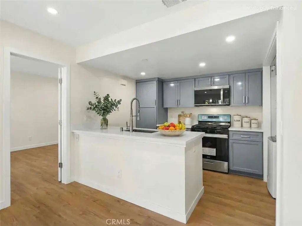 10237 De Soto #A, Chatsworth, CA 91311 - #1