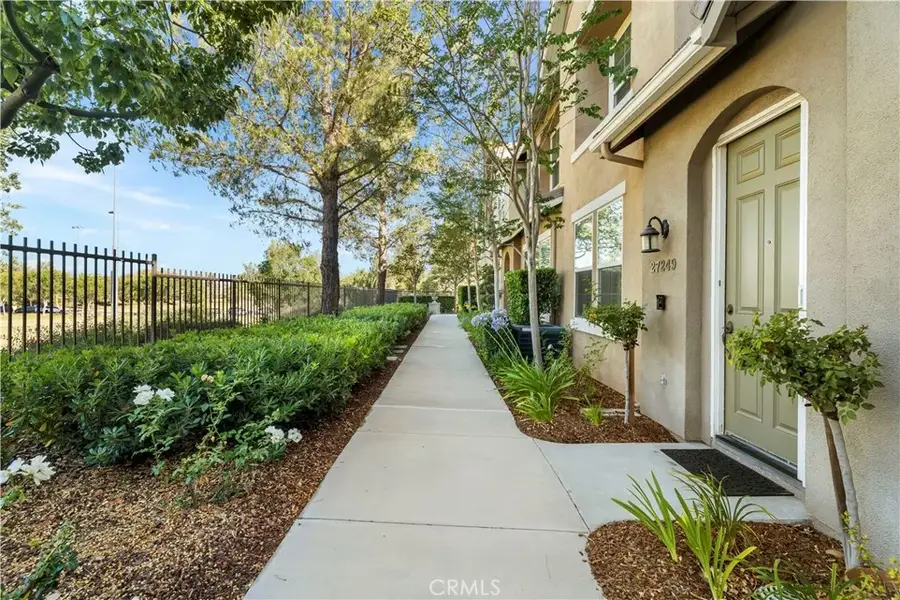 27249 Riverview Lane, Valencia, CA 91354 - #2