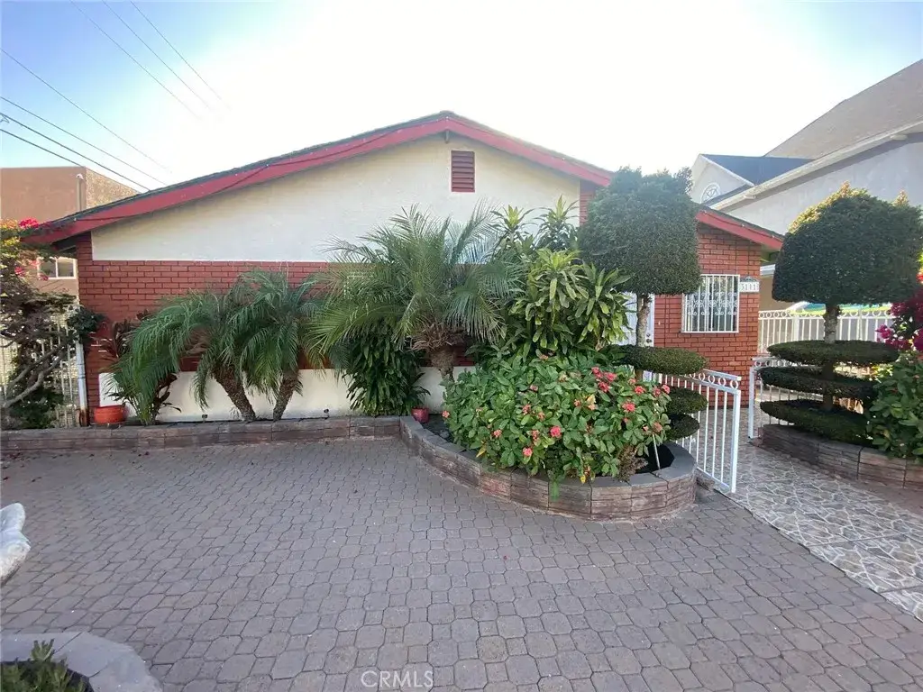 3111 Halldale Ave., Los Angeles, CA 90018 - #1