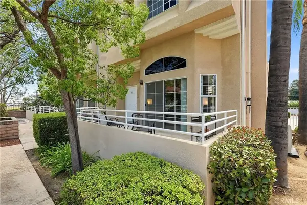 7109 Farralone #117, Canoga Park, CA 91303