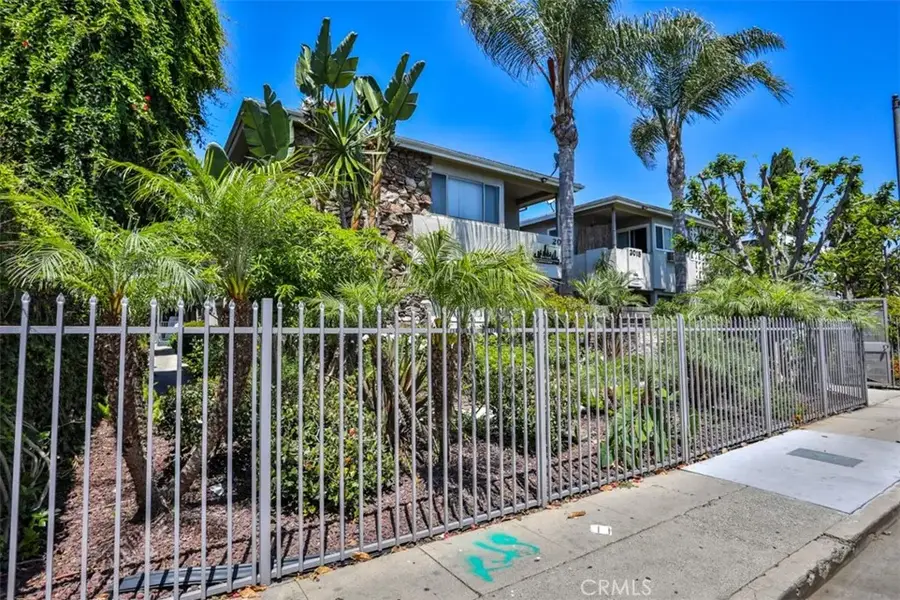 2015 Chariton, Los Angeles, CA 90034 - #3