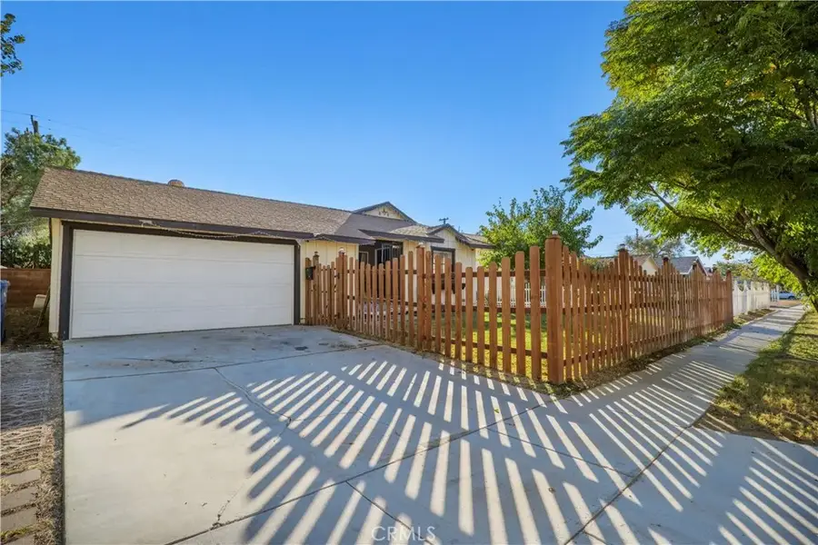 916 W Avenue J8, Lancaster, CA 93534 - #3