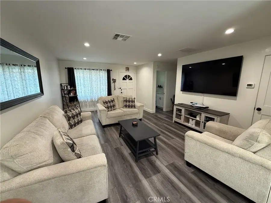 17111 Roscoe Boulevard #15, Northridge, CA 91325 - #2