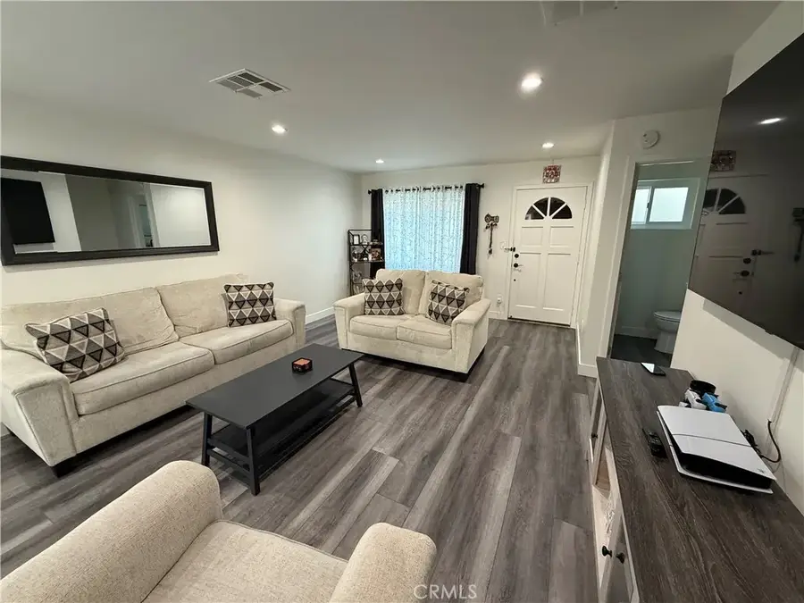 17111 Roscoe Boulevard #15, Northridge, CA 91325 - #3