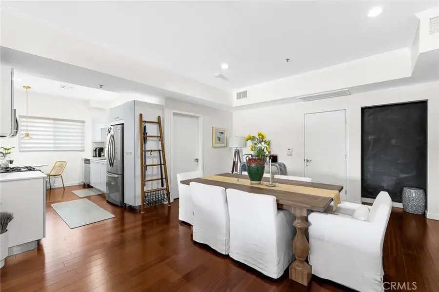 5016 Bakman #404, North Hollywood, CA 91601 - #3