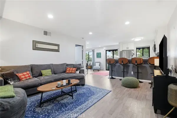 18530 Hatteras Street #337, Tarzana, CA 91356