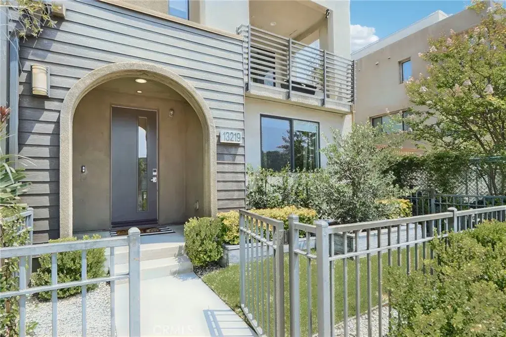13219 Victory Boulevard, Van Nuys, CA 91401 - #1