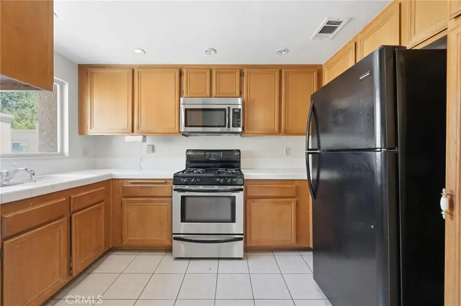 25238 Steinbeck Avenue #E, Stevenson Ranch, CA 91381 - #2