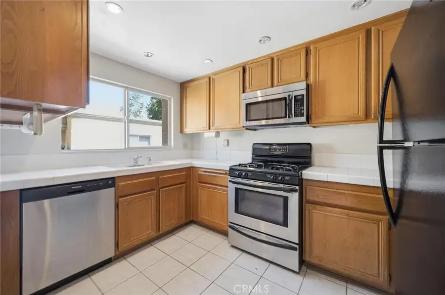 25238 Steinbeck Avenue #E, Stevenson Ranch, CA 91381 - #3