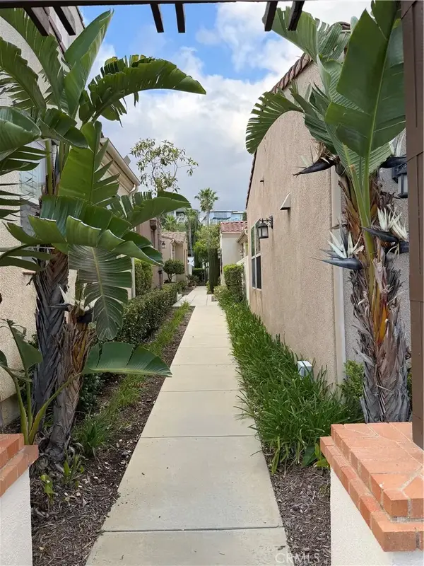 20323 Livorno, Porter Ranch, CA 91326