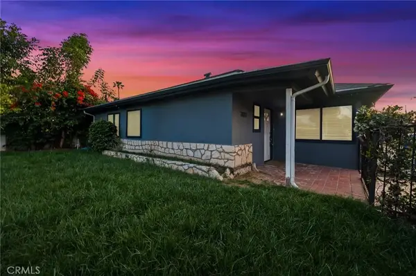 7027 Gloria Avenue, Lake Balboa, CA 91406