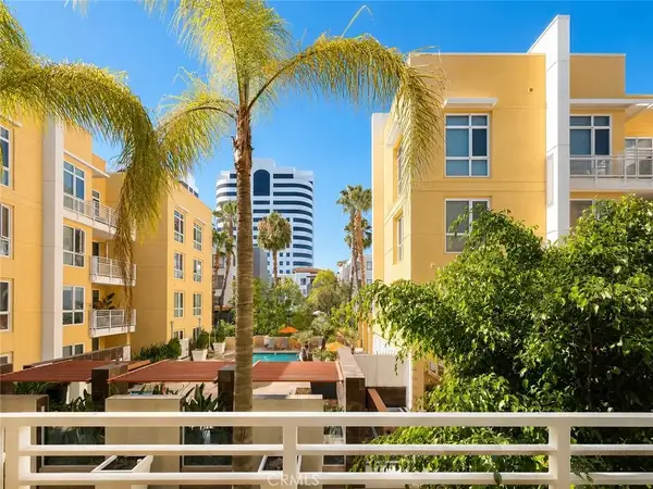 21301 Erwin Street #322, Woodland Hills, CA 91367