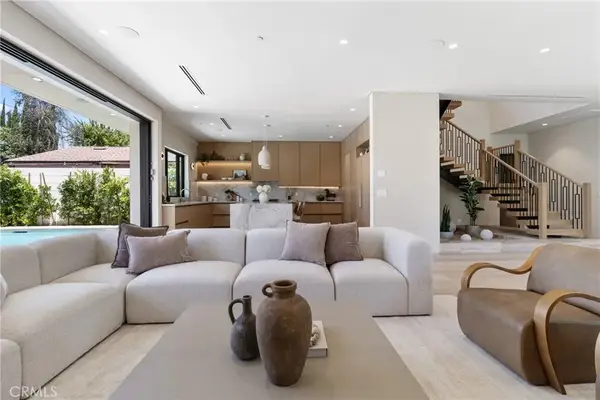 15721 Addison, Encino, CA 91436