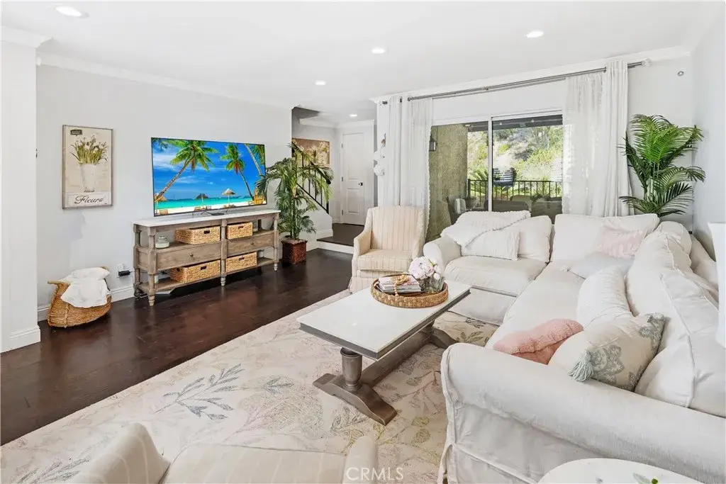 9735 Via Roma, Burbank, CA 91504 - #1
