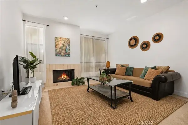 6938 Laurel Canyon #108, North Hollywood, CA 91605