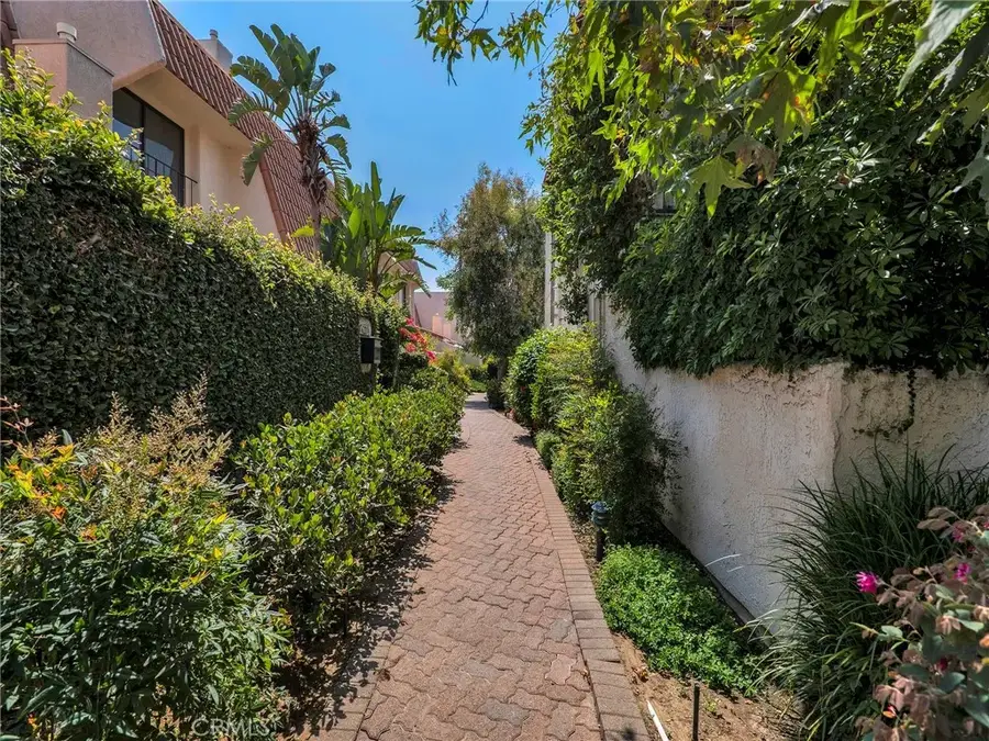 6244 Shoup Avenue, Woodland Hills, CA 91367 - #3