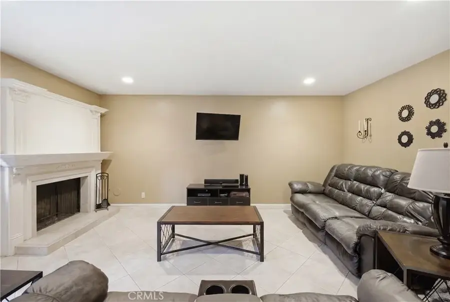 8231 Mason Avenue #C, Winnetka, CA 91306 - #3