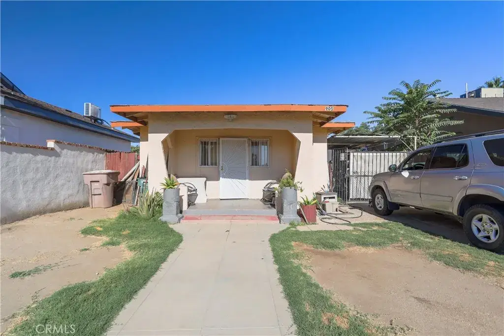 905 Q Street, Bakersfield, CA 93304 - #1