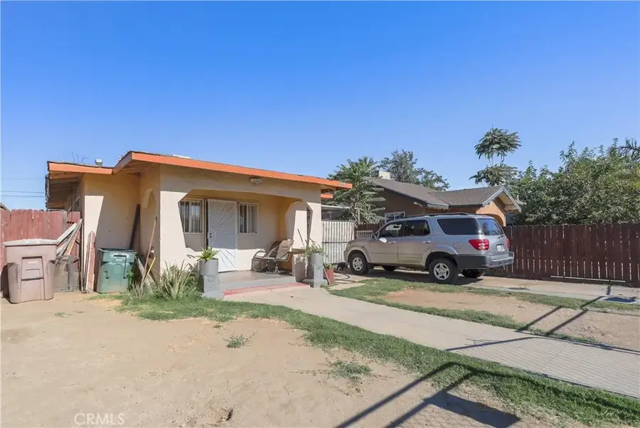 905 Q Street, Bakersfield, CA 93304 - #2