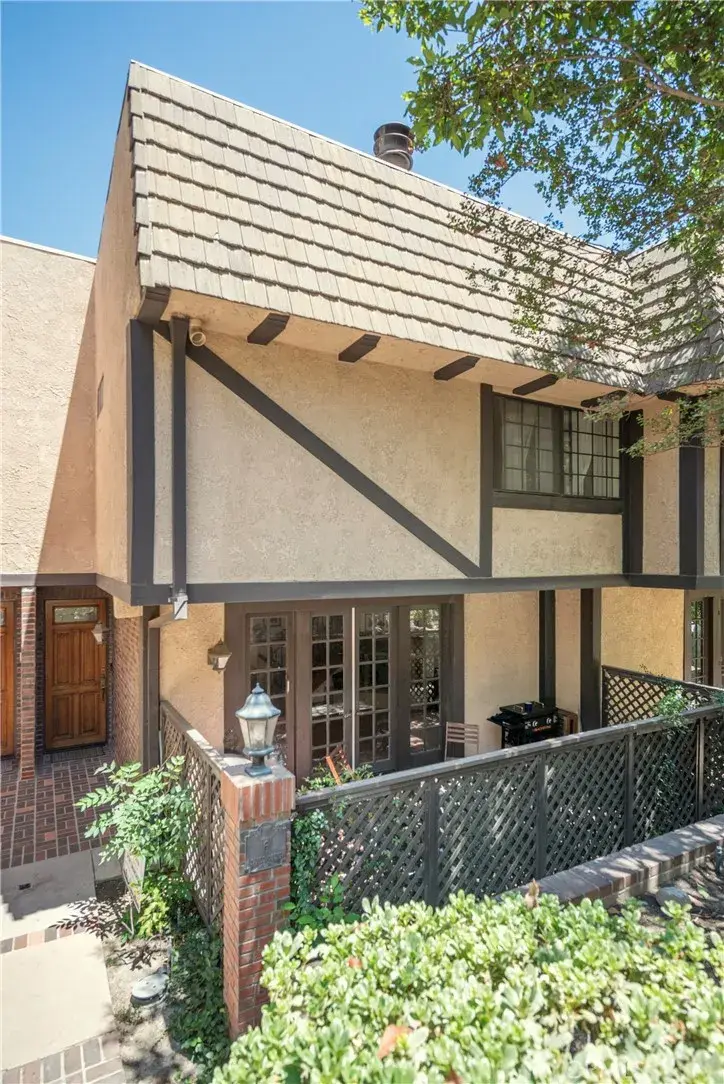 24420 Victory #06, Woodland Hills, CA 91367 - #1