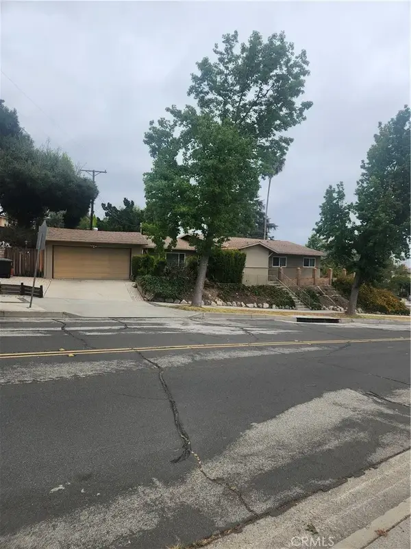 4600 Lauderdale Ave., La Crescenta, CA 91212