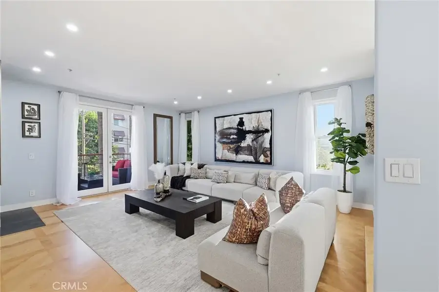 14271 Dickens Street #201, Sherman Oaks, CA 91423 - #2