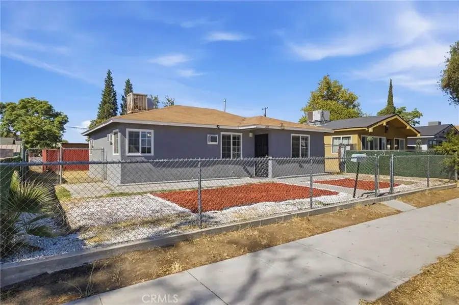 1115 19 St, Bakersfield, CA 93305 - #2