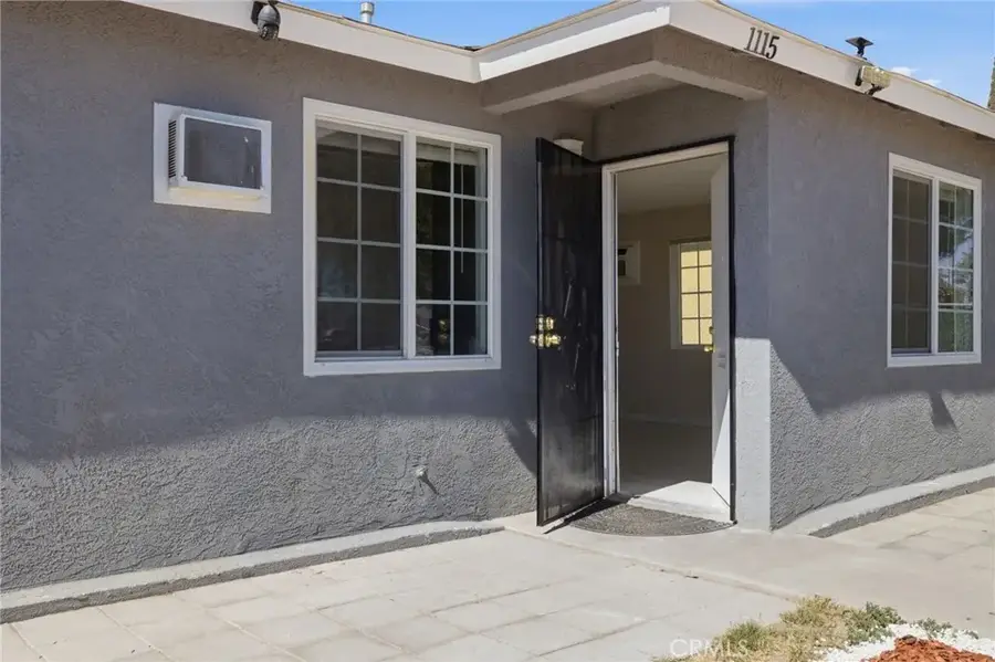 1115 19 St, Bakersfield, CA 93305 - #3
