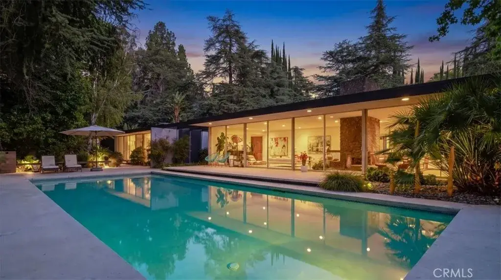 5000 Queen Victoria Road, Woodland Hills, CA 91364 - #1
