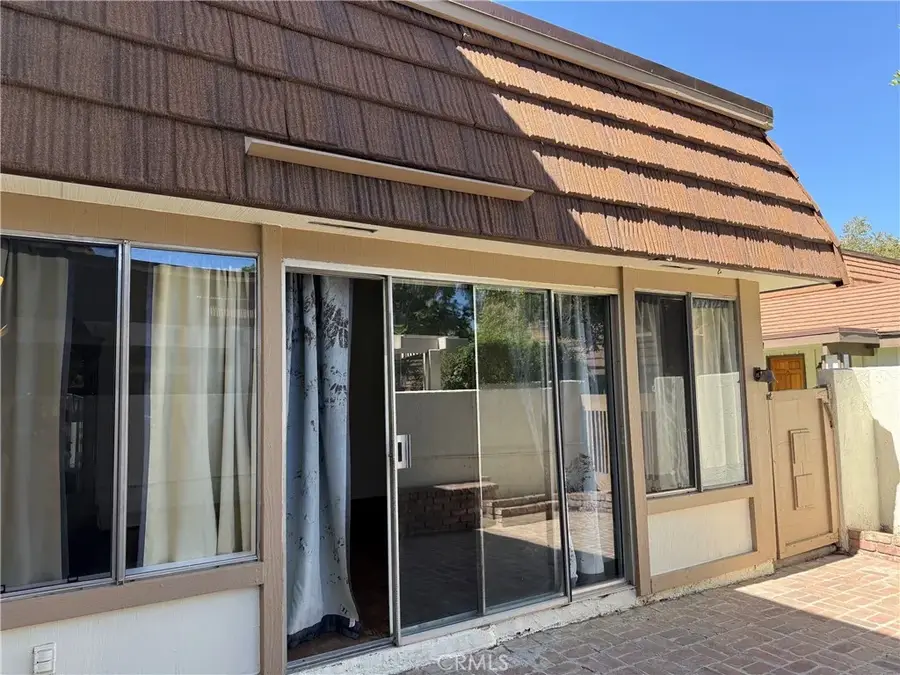 10425 Larwin Avenue, Chatsworth, CA 91311 - #2