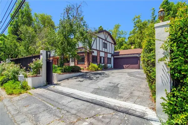5515 Shirley Avenue, Tarzana, CA 91356