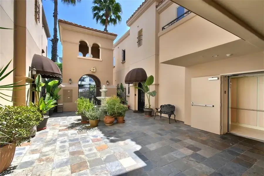 1835 S Barrington Avenue #203, Los Angeles, CA 90025 - #2