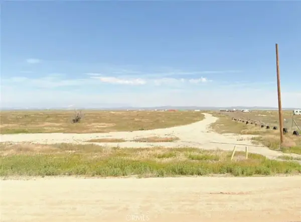 49001 45th Ste, Lancaster, CA 93535