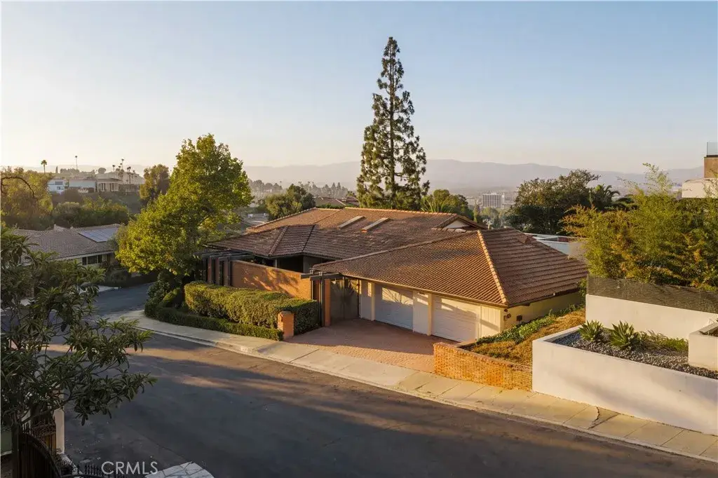 16347 Mandalay Drive, Encino, CA 91436 - #1