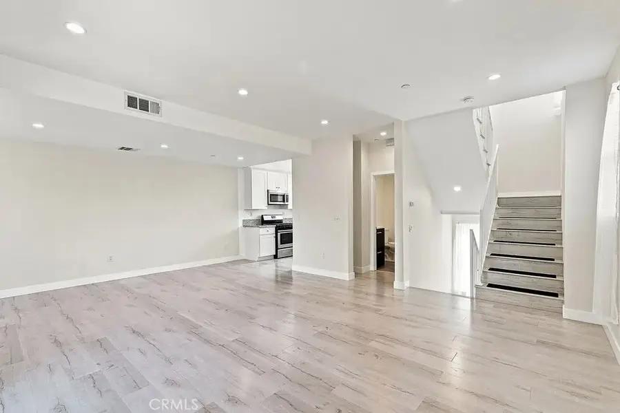 15340 Lassen, San Fernando Valley, CA 91345 - #2